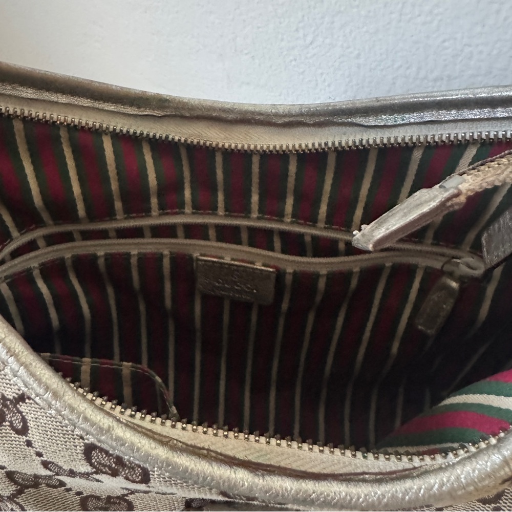 Vintage Gucci Abbey GG Metallic Gold Leather and Beige Shoulder Bag - Picture 12 of 16